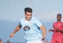 Tasos Douvikas en el remate del único tanto del partido entre el Celta y Gil Vicente