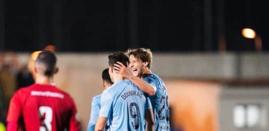 Fer López celebrando uno de los goles de Douvikas ante la UD San Pedro
